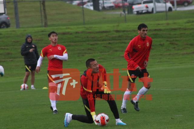 APP下载-韩佳奇：主教练非常有激情 对细节严格主抓进攻