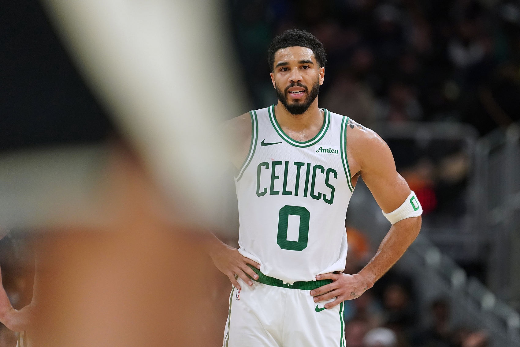 开云体育-手感冰凉！塔图姆上半场11投2中&amp;三分5中0 得到10分9板4助1断1帽